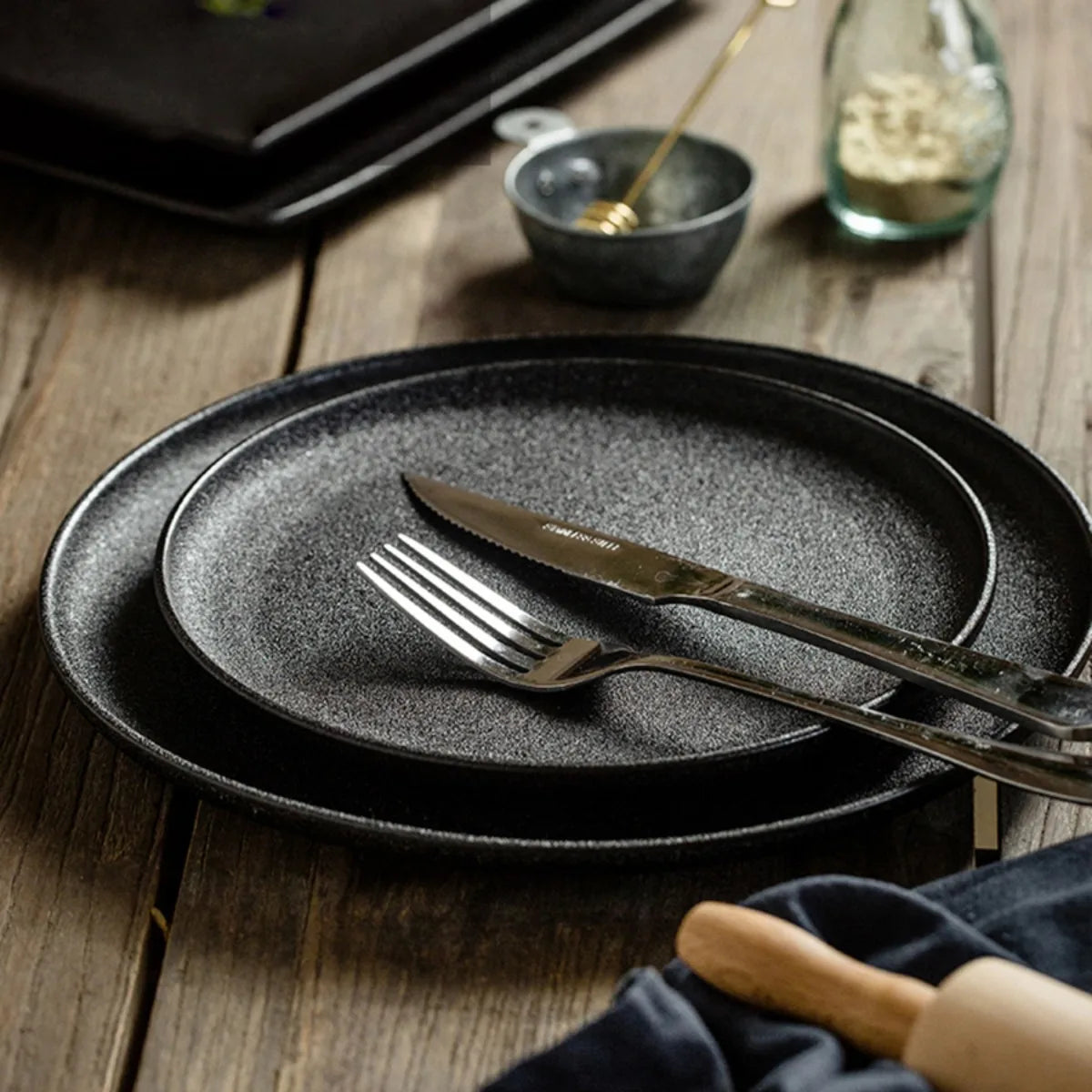 Ceramic Plate Set | Black Japanese-Style Dinnerware