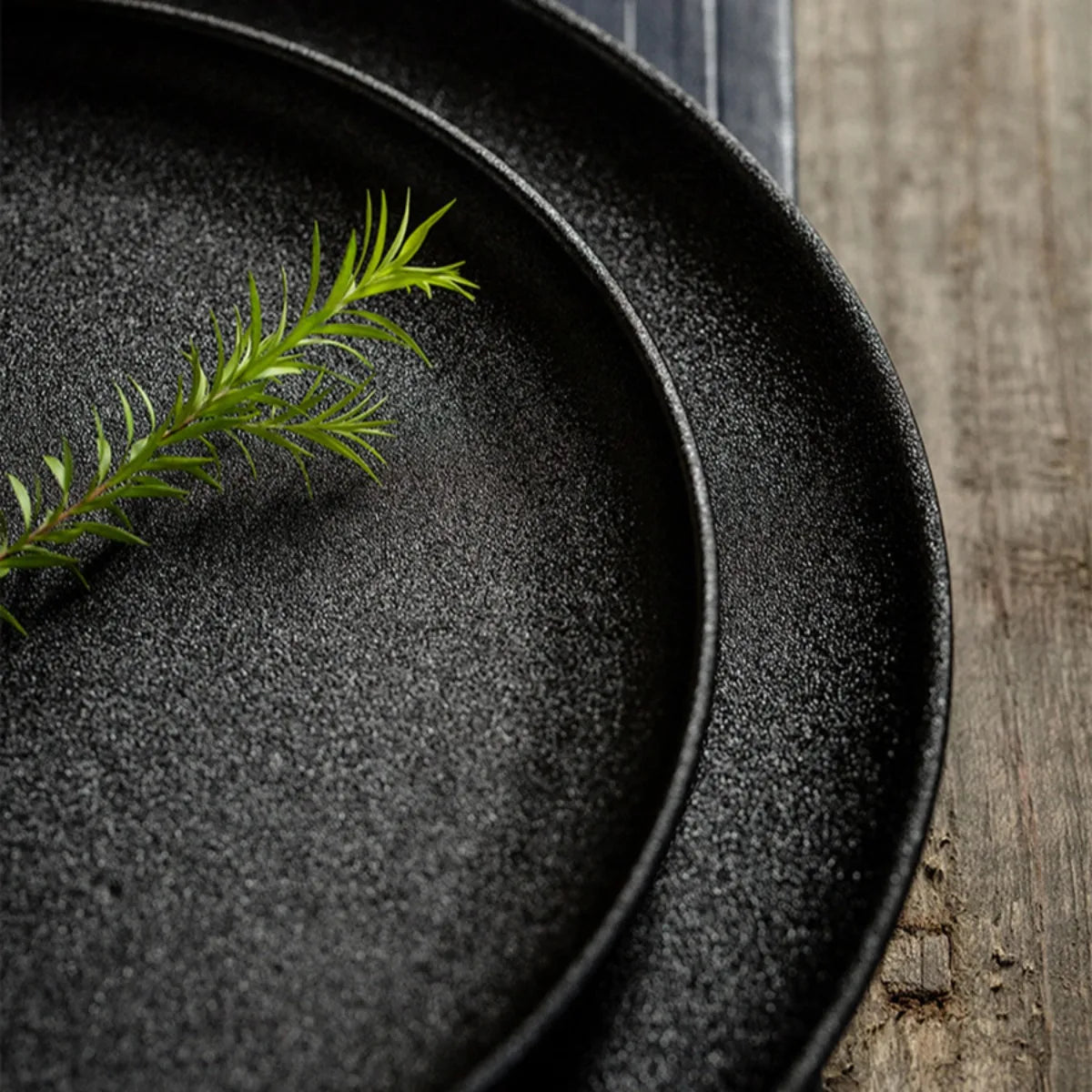 Ceramic Plate Set | Black Japanese-Style Dinnerware