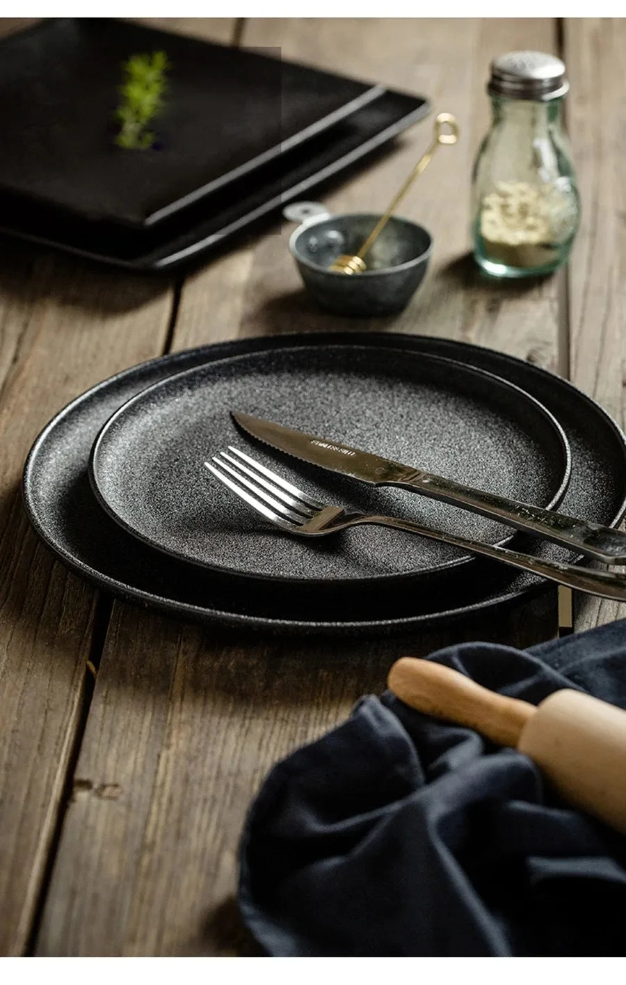 Ceramic Plate Set | Black Japanese-Style Dinnerware